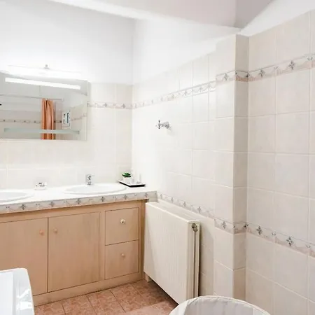 Harbor's Edge 아르고스톨리온