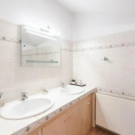 Harbor's Edge Argostóli